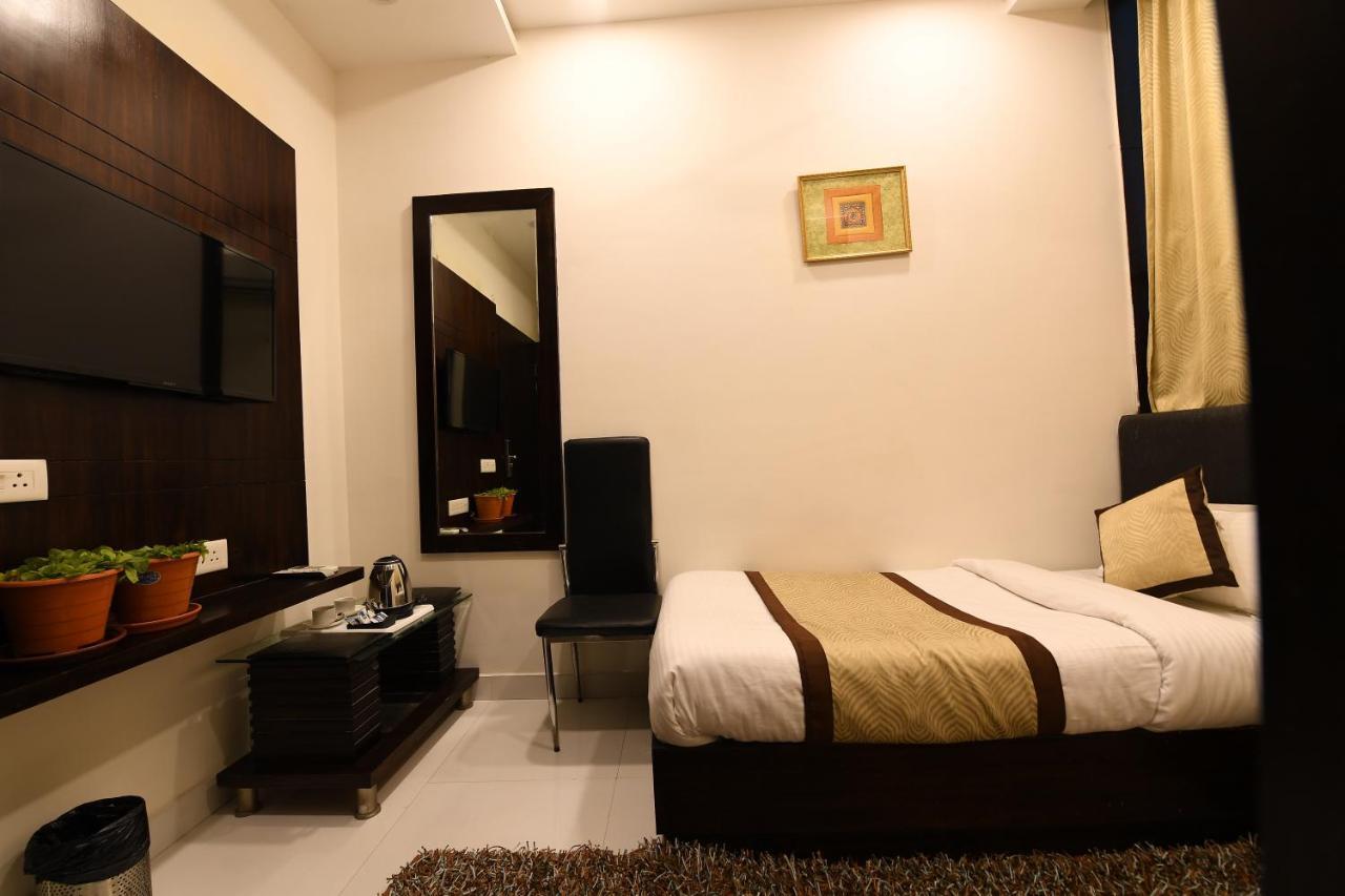 Madhav Muskan Residency Mathura Exteriör bild
