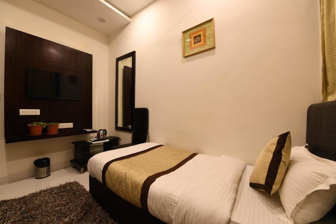 Madhav Muskan Residency Mathura Exteriör bild